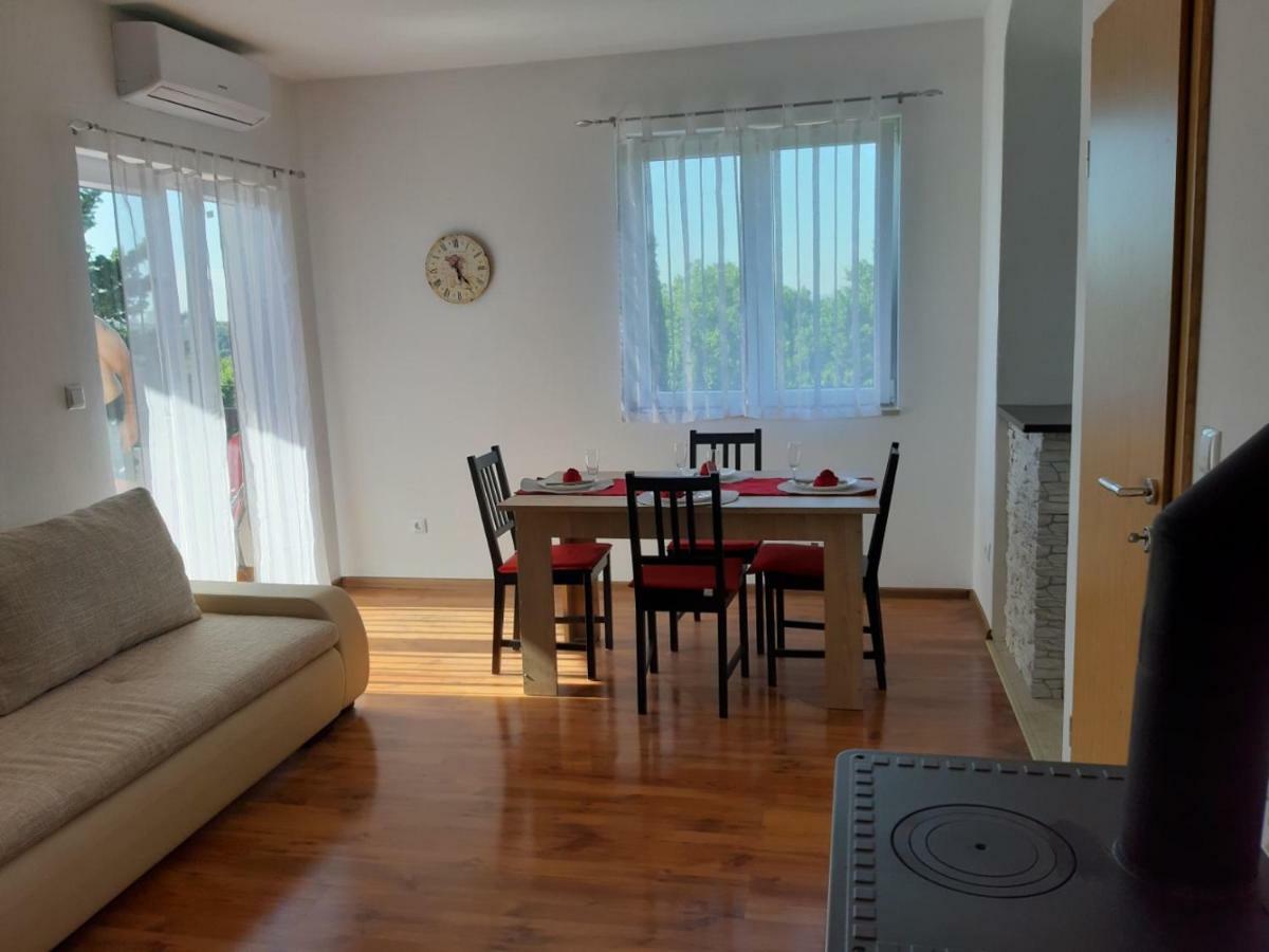 Apartman Igy Vinkuran Exterior photo